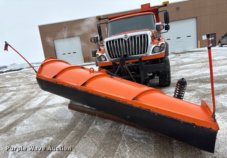 image for item DT6473 2011 International 7600 dump truck