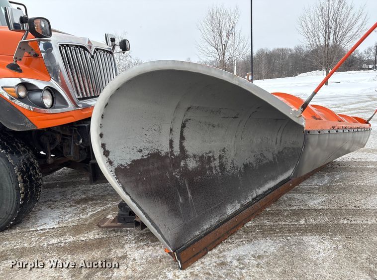 image for item DT6473 2011 International 7600 dump truck