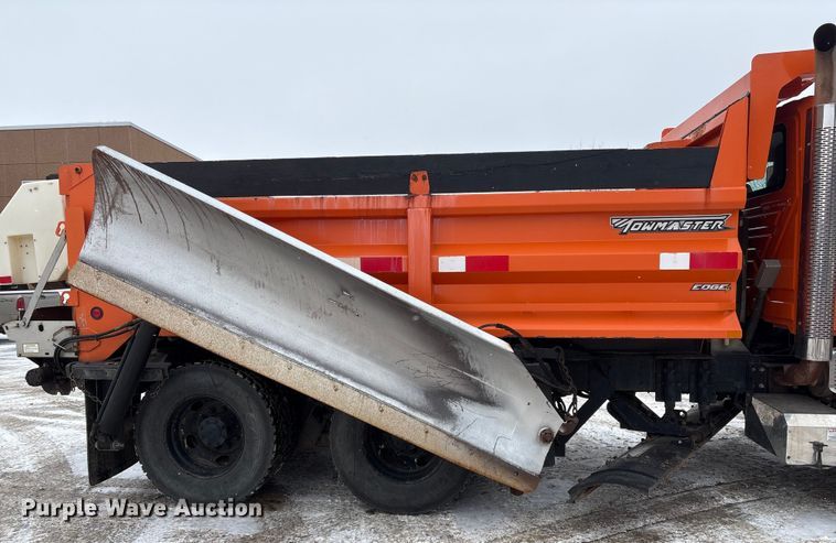 image for item DT6473 2011 International 7600 dump truck