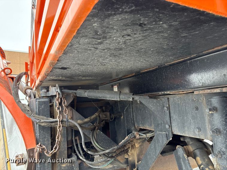 image for item DT6473 2011 International 7600 dump truck