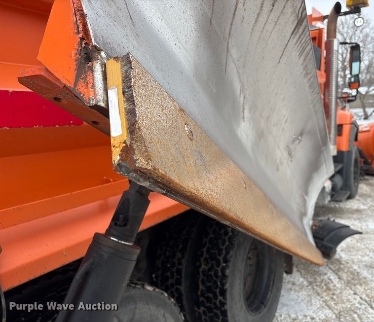 image for item DT6473 2011 International 7600 dump truck