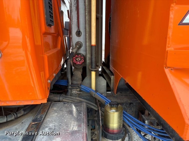 image for item DT6473 2011 International 7600 dump truck