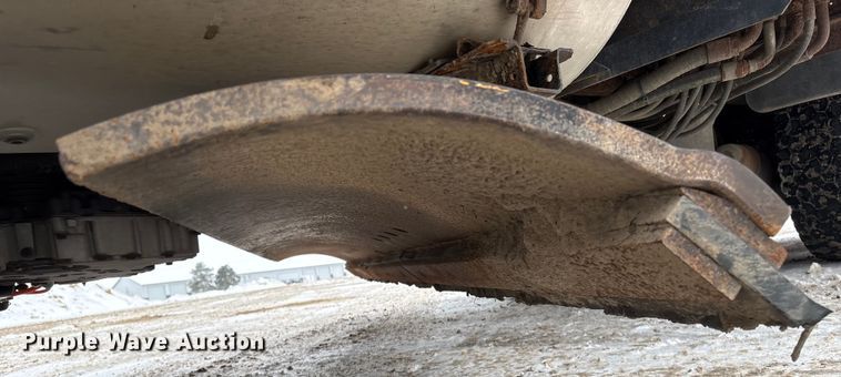 image for item DT6473 2011 International 7600 dump truck