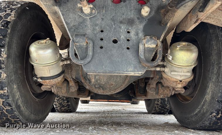 image for item DT6473 2011 International 7600 dump truck