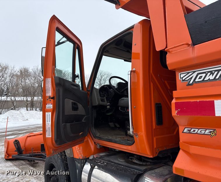 image for item DT6473 2011 International 7600 dump truck