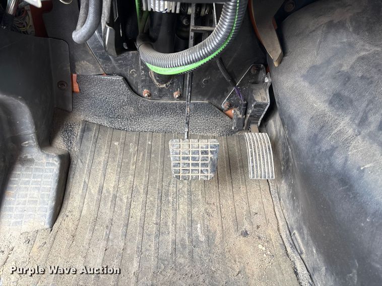 image for item DT6473 2011 International 7600 dump truck