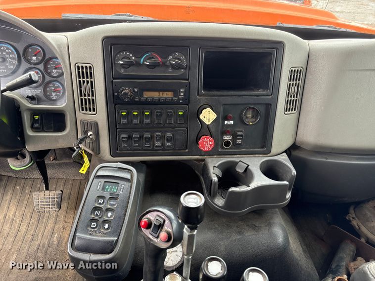 image for item DT6473 2011 International 7600 dump truck