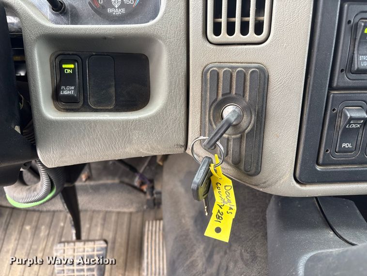 image for item DT6473 2011 International 7600 dump truck