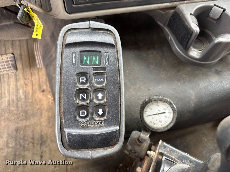 image for item DT6473 2011 International 7600 dump truck