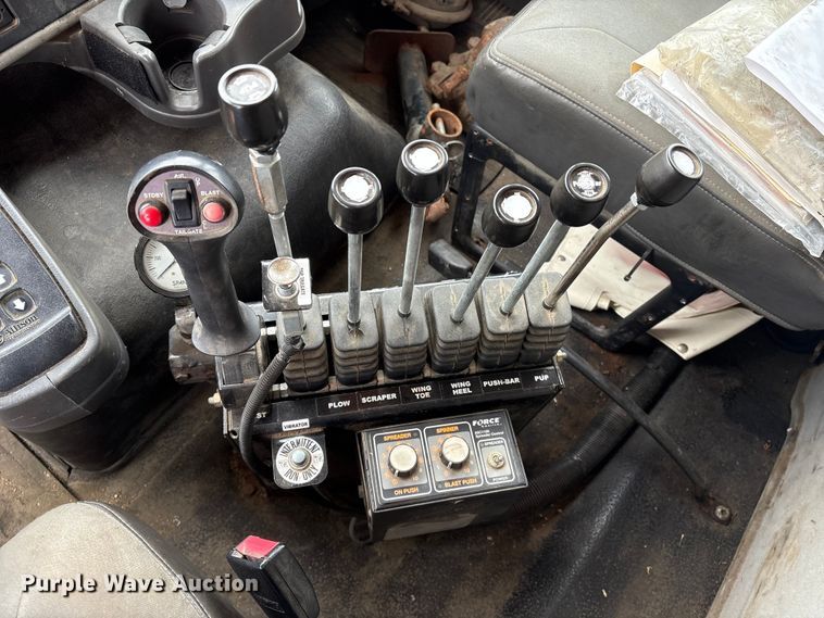 image for item DT6473 2011 International 7600 dump truck