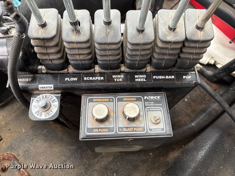 image for item DT6473 2011 International 7600 dump truck