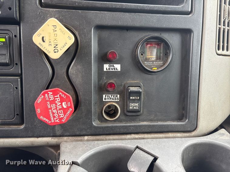 image for item DT6473 2011 International 7600 dump truck