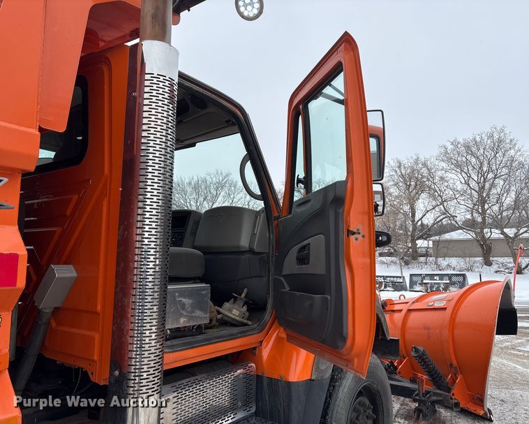 image for item DT6473 2011 International 7600 dump truck