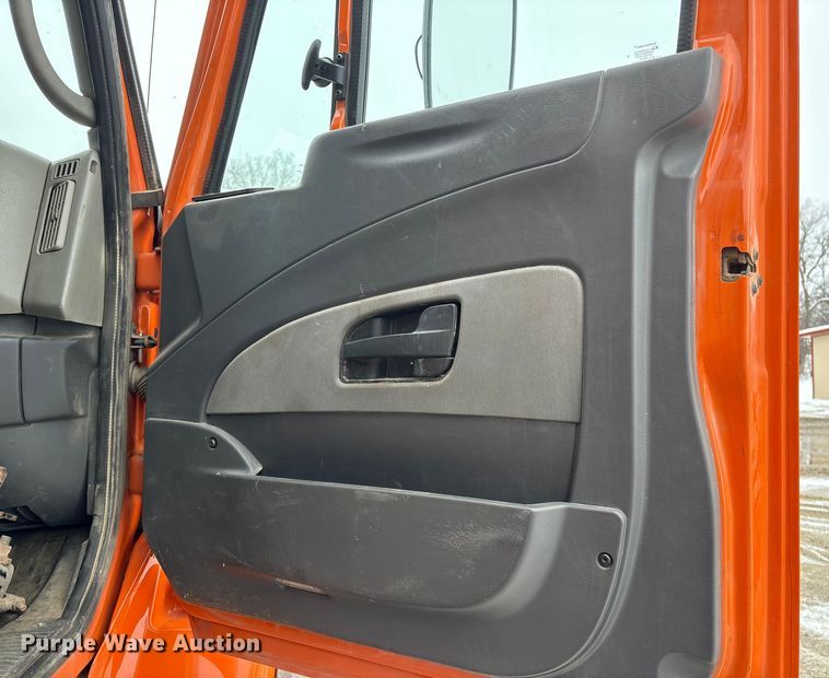 image for item DT6473 2011 International 7600 dump truck