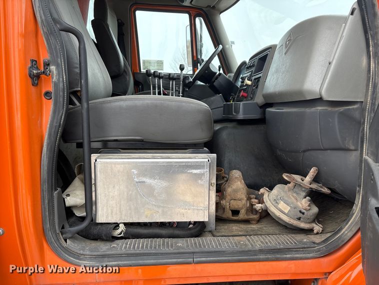 image for item DT6473 2011 International 7600 dump truck