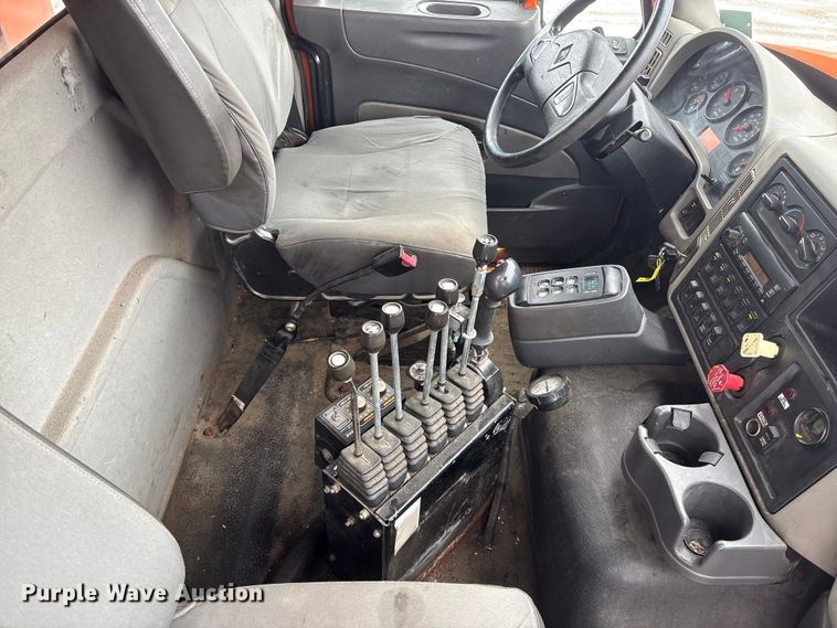 image for item DT6473 2011 International 7600 dump truck