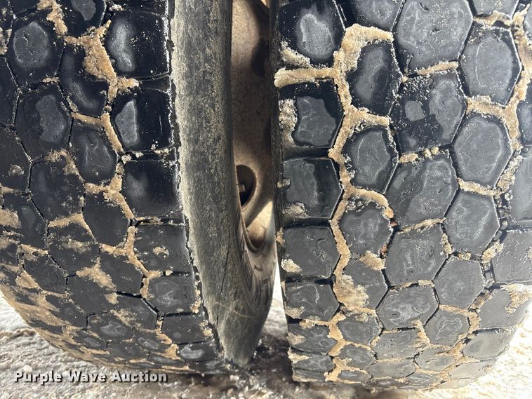 image for item DT6473 2011 International 7600 dump truck