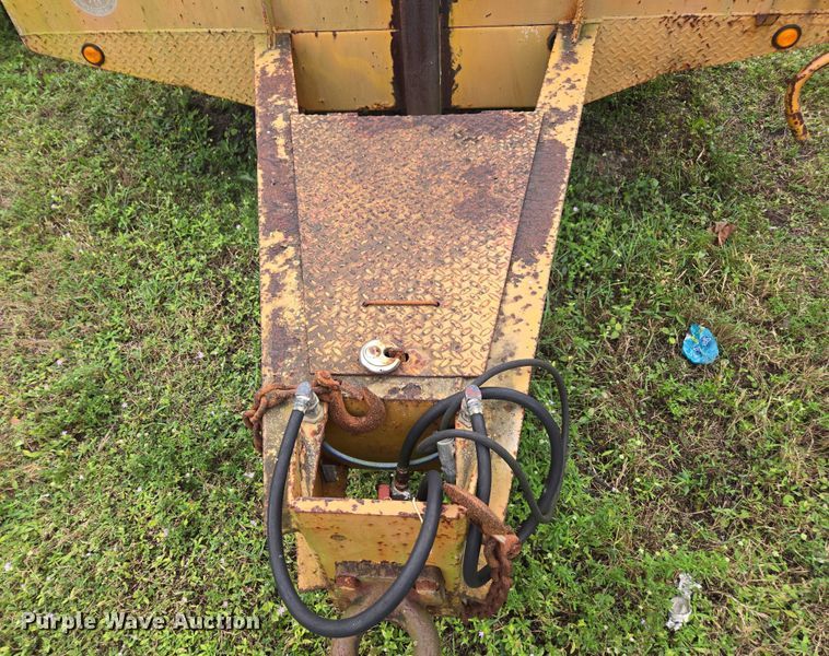 image for item DU2582 2002 Rolls Rite equipment trailer