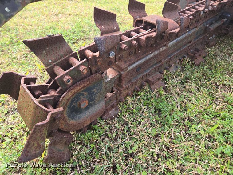 image for item DU2584 Bradco 617 skid steer trencher