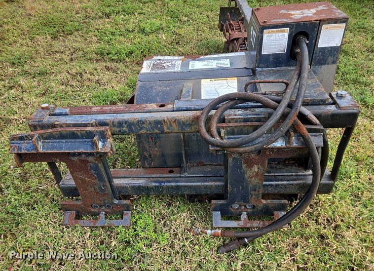 image for item DU2584 Bradco 617 skid steer trencher