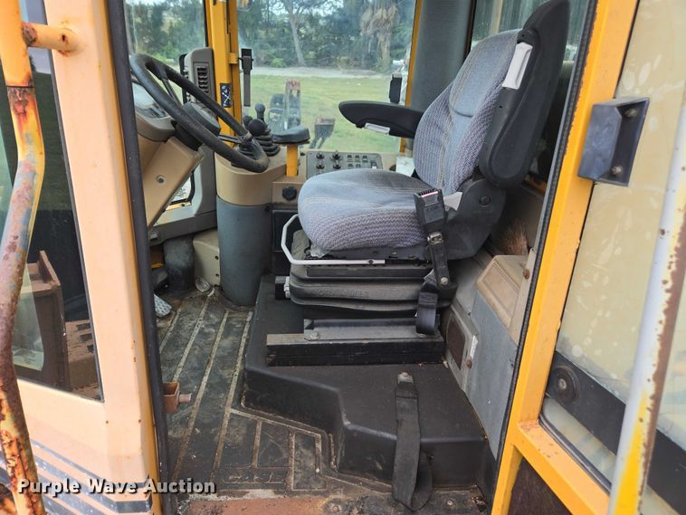 image for item DU2585 2001 Case 821C wheel loader