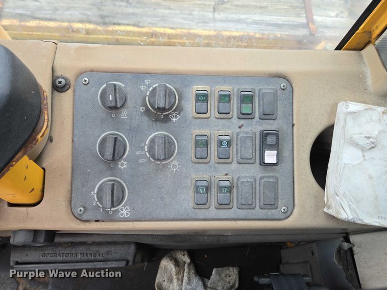 image for item DU2585 2001 Case 821C wheel loader