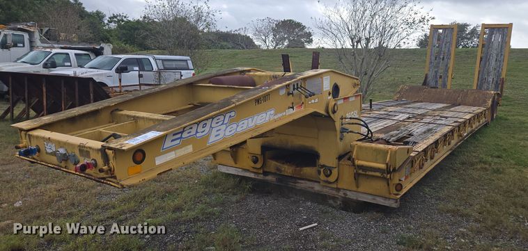 image for item DU2587 2007 Eager Beaver lowboy equipment trailer