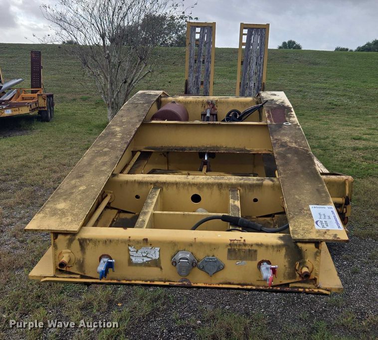 image for item DU2587 2007 Eager Beaver lowboy equipment trailer