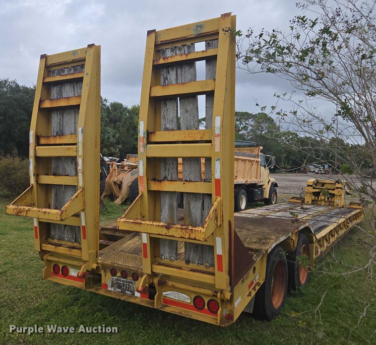 image for item DU2587 2007 Eager Beaver lowboy equipment trailer