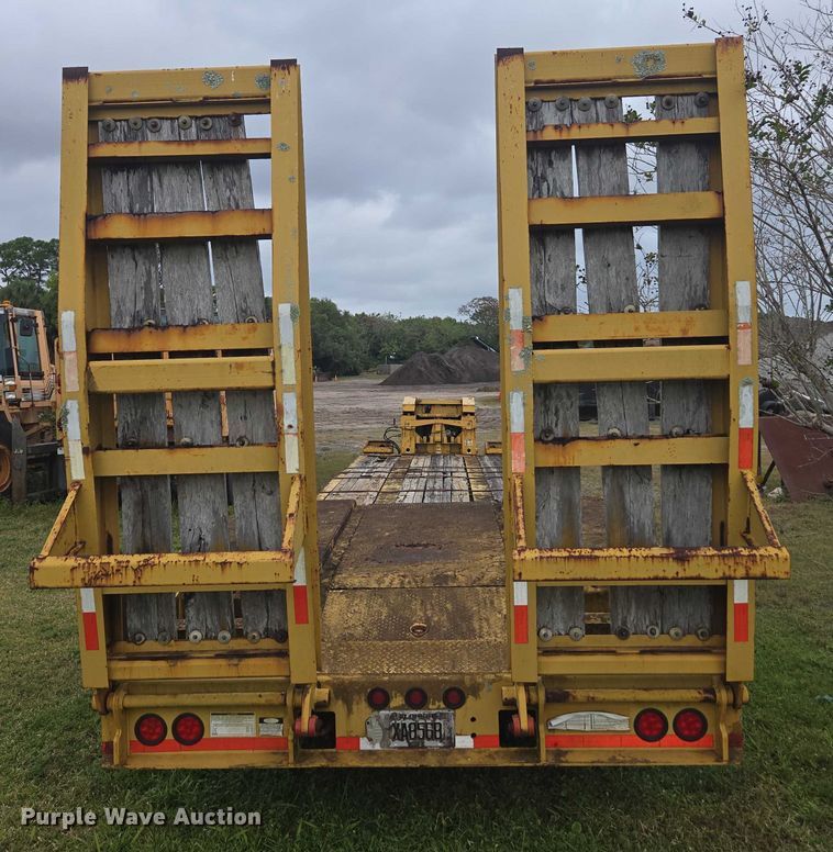 image for item DU2587 2007 Eager Beaver lowboy equipment trailer