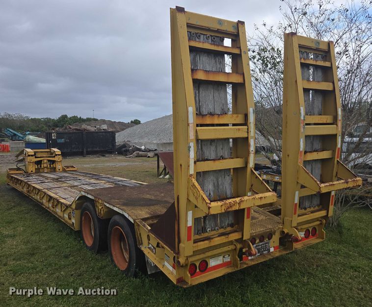 image for item DU2587 2007 Eager Beaver lowboy equipment trailer
