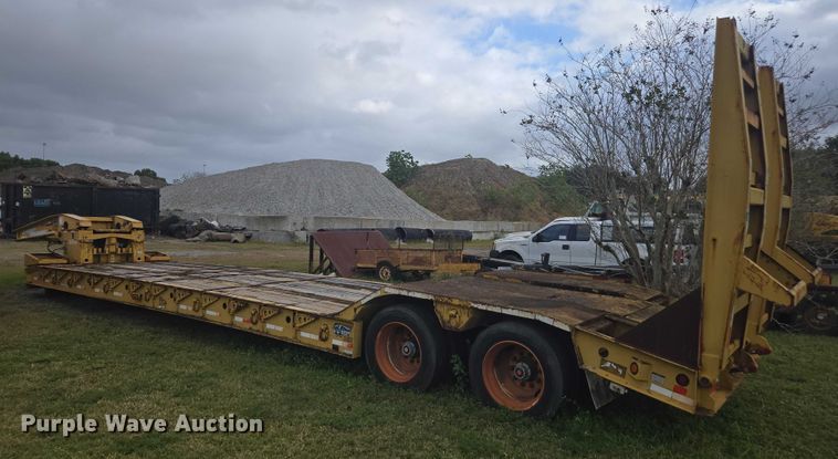 image for item DU2587 2007 Eager Beaver lowboy equipment trailer