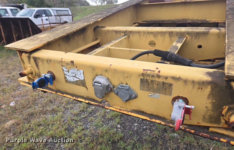 image for item DU2587 2007 Eager Beaver lowboy equipment trailer