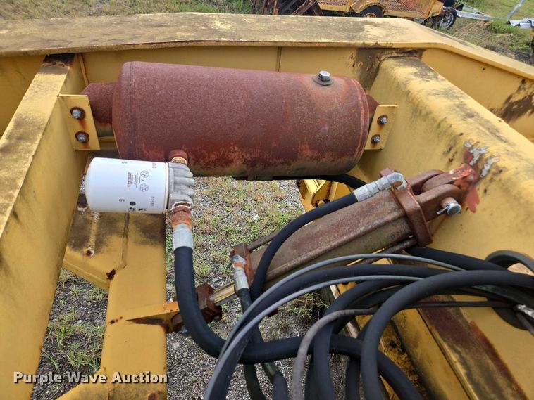 image for item DU2587 2007 Eager Beaver lowboy equipment trailer