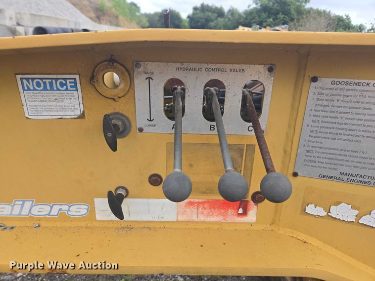 image for item DU2587 2007 Eager Beaver lowboy equipment trailer