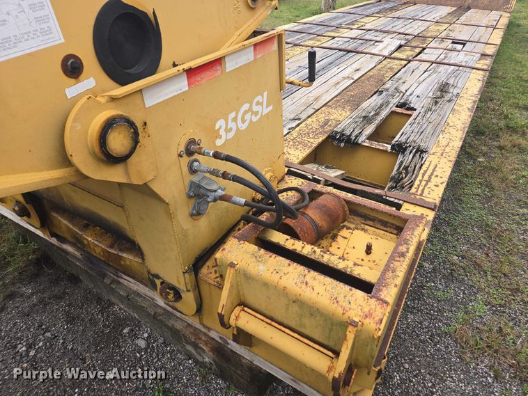 image for item DU2587 2007 Eager Beaver lowboy equipment trailer