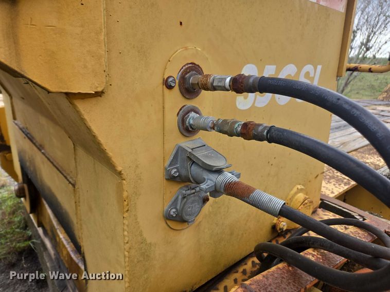 image for item DU2587 2007 Eager Beaver lowboy equipment trailer