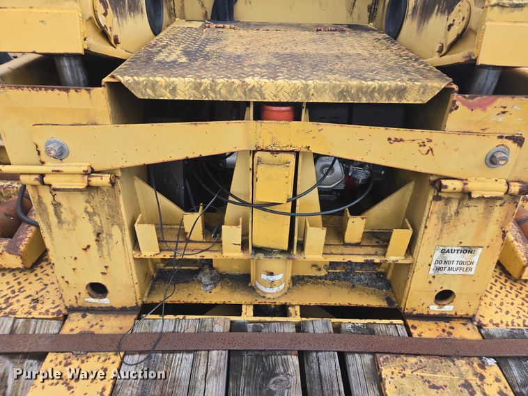 image for item DU2587 2007 Eager Beaver lowboy equipment trailer