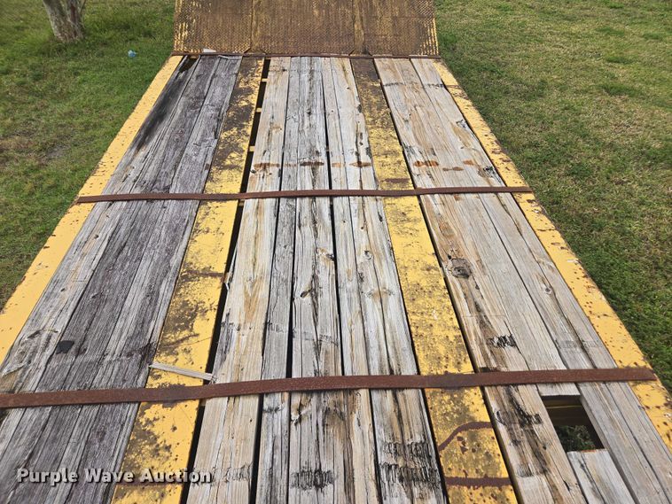 image for item DU2587 2007 Eager Beaver lowboy equipment trailer