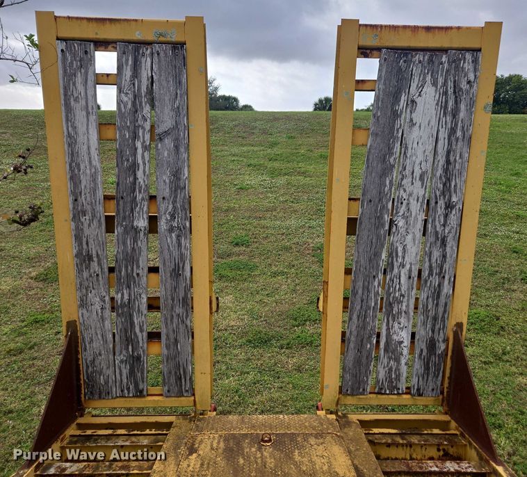 image for item DU2587 2007 Eager Beaver lowboy equipment trailer