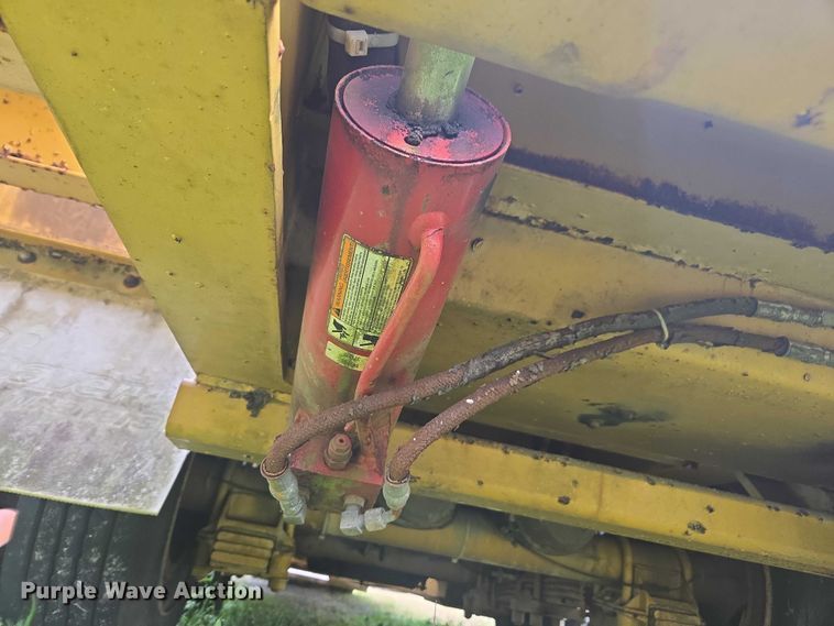 image for item DU2587 2007 Eager Beaver lowboy equipment trailer