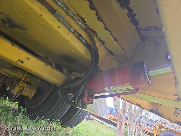 image for item DU2587 2007 Eager Beaver lowboy equipment trailer