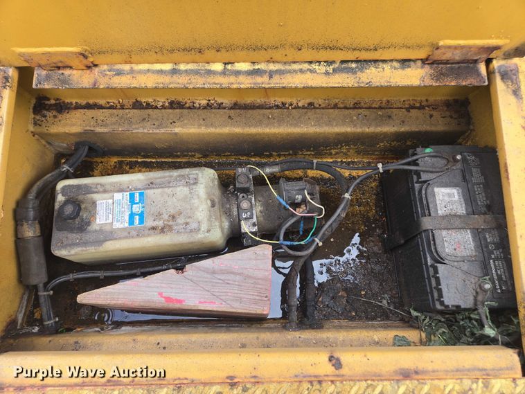 image for item DU2587 2007 Eager Beaver lowboy equipment trailer