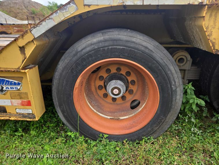 image for item DU2587 2007 Eager Beaver lowboy equipment trailer