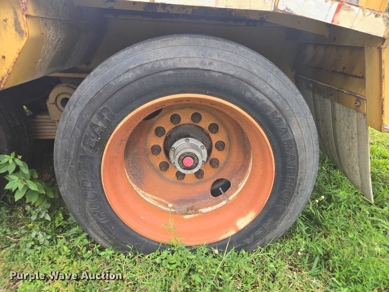 image for item DU2587 2007 Eager Beaver lowboy equipment trailer