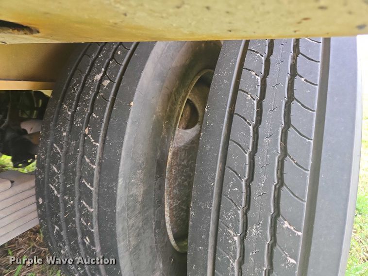 image for item DU2587 2007 Eager Beaver lowboy equipment trailer