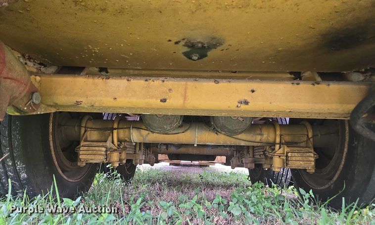 image for item DU2587 2007 Eager Beaver lowboy equipment trailer