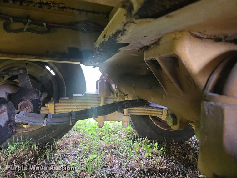 image for item DU2587 2007 Eager Beaver lowboy equipment trailer