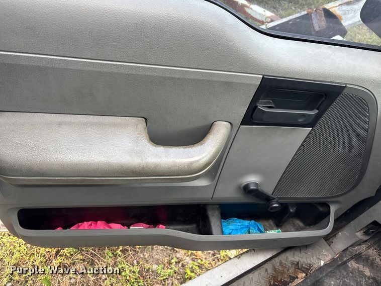 image for item DU2589 2006 Ford F150 Ext. Cab pickup truck