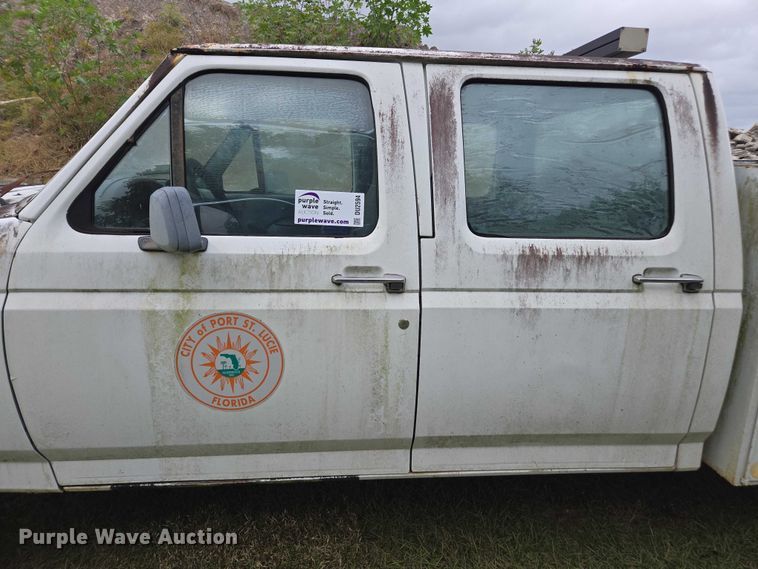 image for item DU2594 1996 Ford F350 Crew Cab utility bed pickup truck